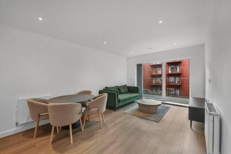 A bright and well-presented one-bedroom, one-bathroom apartment in the sought-after Trinity Walk development, offering a spacious living area and modern fitted kitchen. Available furnished or unfurnis