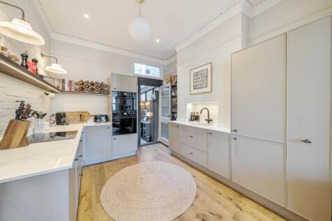 1 bed, 1 bath Flat in London - Photo 4