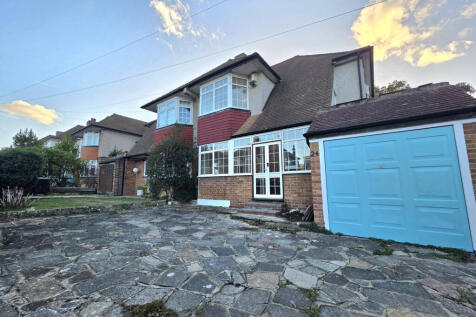 3 Bedroom Semi-Detached in CR0 8AS