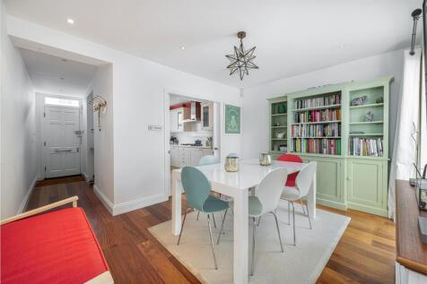 11 Cross St Din 3.jpg