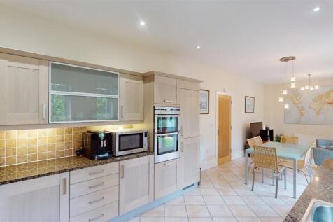 KITCHEN/FAMILY/BREAKFAST ROOM