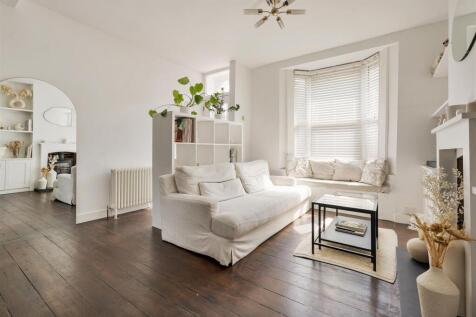 Chestnut Avenue, E7
