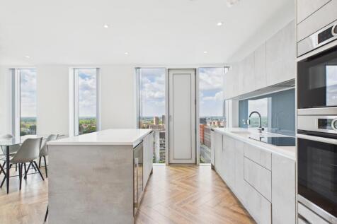 2 bed 2 bathroom furnished apartment at Elizabeth Tower | Corner unit | Resident gym and swimming pool | Perfect city centre location | Resident lounge | Roof terrace