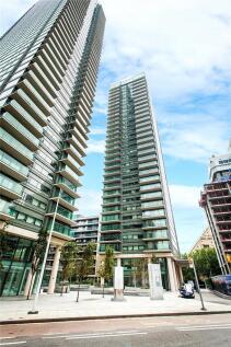David Mews are pleased to present this contemporary one-bedroom apartment set on a high floor within the sought-after Landmark development. Bright and well-appointed throughout, the apartment offers f