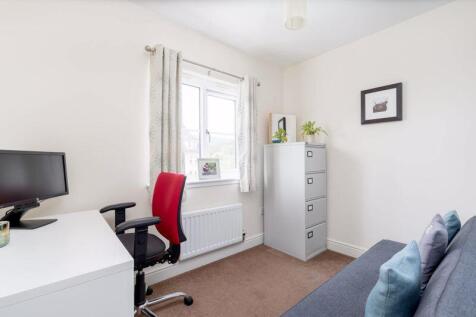 4 bed, 2 bath Detached in Leeds - Photo 18