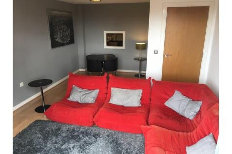 A double room available for a single professional person in this conveniently situated apartment in the Jewellery Quarter close to all local amenities and transport links. Ideal for city centre worker