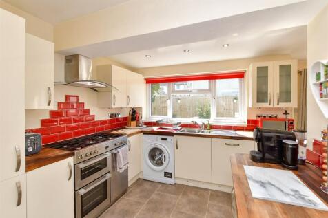 Kitchen/ Breakfast Area