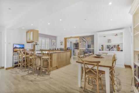 Open Plan Kitchen/Dining Area