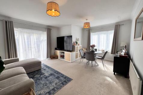 lounge1.jpeg