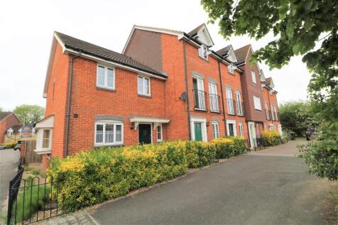 3 bed terraced house for rent in Hurst Road, Kennington, TN24