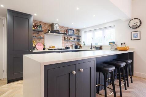 66 Westlecot Road-48.jpg