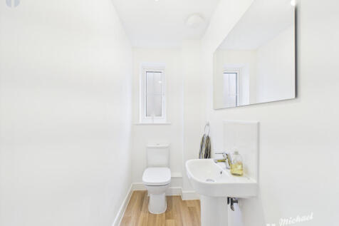 CAM03218G0-PR0644-STILL018