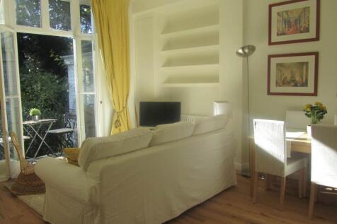 Amazing one bedroom flat in Holland Park with a lovely balcony leading into the communal garden which can be used by the tenants. The flat is arranged on the raised ground floor of a period terrace ho