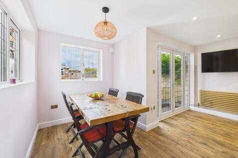 CAM03162G0-PR0321-STILL009