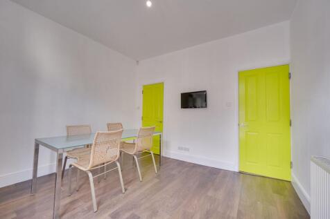 KITCHEN, DINER AND LIVING ROOM