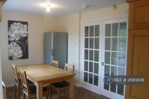 Spacious Kitchen With Dining Area