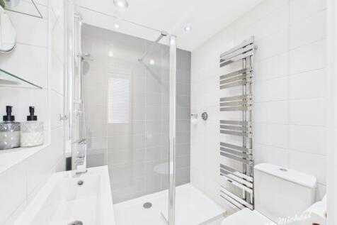 CAM03218G0-PR0553-STILL024