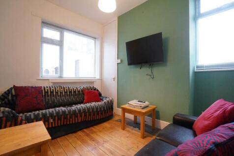5 Bedroom House in LL57 2PY