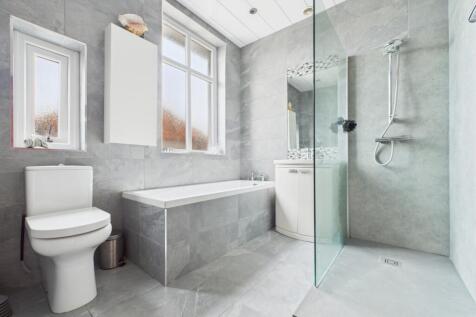 CAM02195G0-PR0081-STILL033