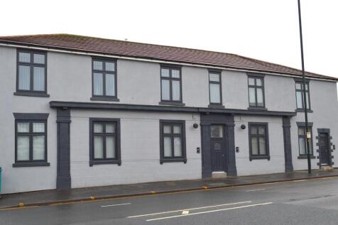 Well-Presented 1-Bedroom Ground Floor Flat with Private Entrance Conveniently positioned on Oldham Road in the popular area of Failsworth, this 1-bedroom ground floor flat offers excellent transport l