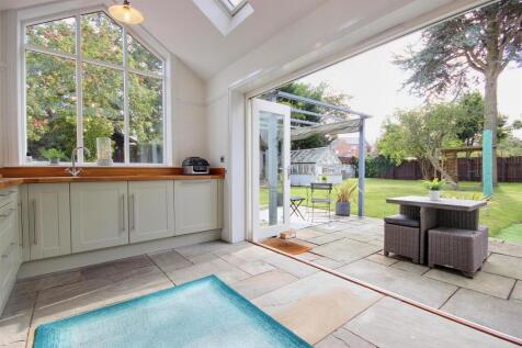 COMBINED DAY ROOM &amp; DINING KITCHEN