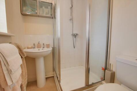 EN SUITE TO BEDROOM ONE