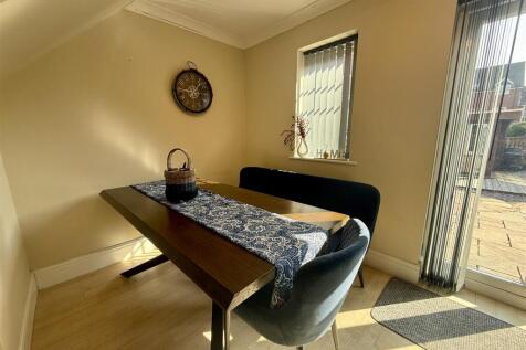 Sitting/Dining Room