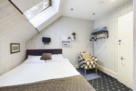 CAM03481G0-PR0082-STILL005