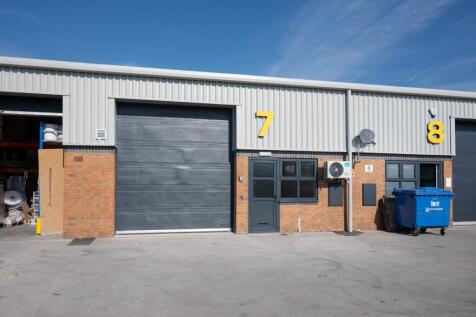 Distribution Warehouse to rent in marton in the forest