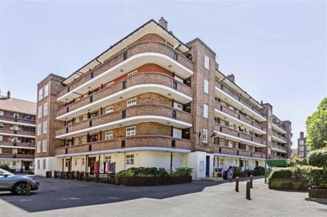 A spacious three double bedroom apartment ideally positioned for Oval Tube Station and Kennington Park. The property offers a spacious reception room, separate fitted kitchen, bathroom and separate WC