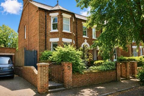 19 Chiltern Road_Externals - 10.jpeg