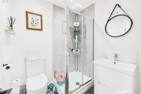 CAM03852G0-PR0429-STILL008