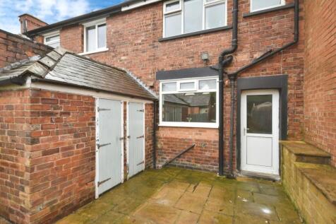 REAR GARDEN 01.JPG