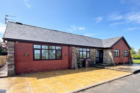4 Bedroom Detached in OL2 6YG