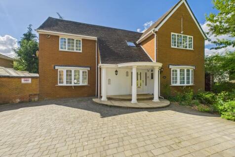 24. CAM04922G0-PR0010-STILL037