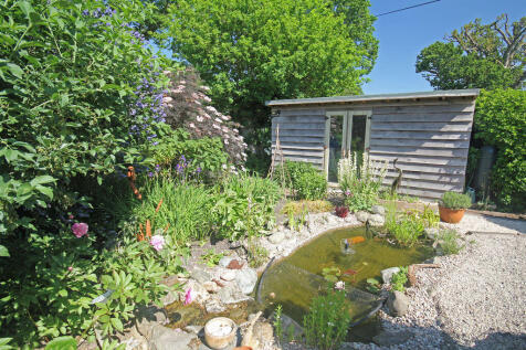 Pond and summerhouse