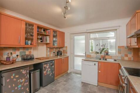 2 Ashridge kitchen.jpeg