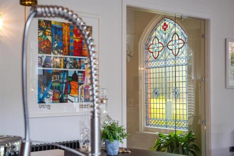 6 bed, 2 bath Semi-Detached in Manchester - Photo 7