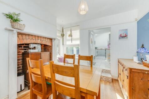 LOUNGE, KITCHEN AND DINER