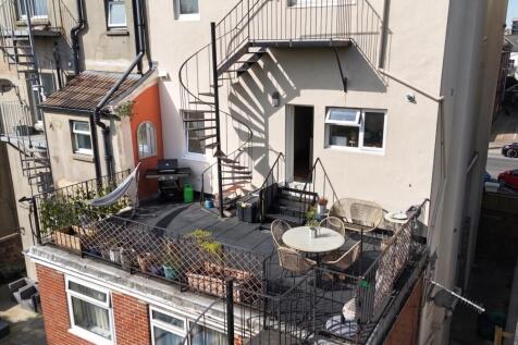 South facing large terrace Perfect for entertainin