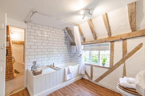 White Cottage Hou...