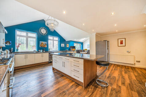 Kitchen diner angle 3