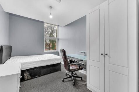 33 bed, 15 bath Detached in Manchester - Photo 10
