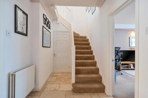 16 Craddocks hallway.jpg