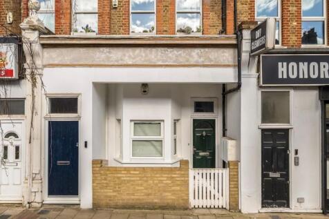 A well proportioned ground floor two bedroom flat with access to a private patio, conveniently located within a short walk of Honor Oak station. The property offers generous living space throughout, c