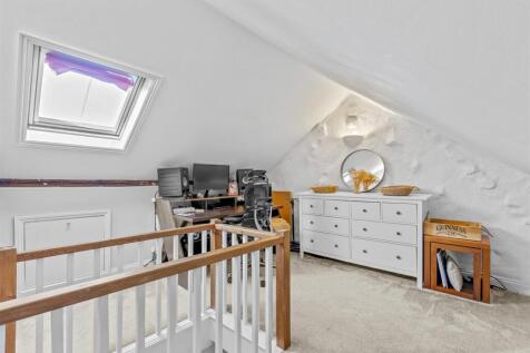 66 Totteridge Avenue, HP13 6XJ-1.jpg