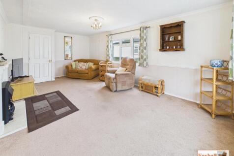 Lounge / Dining Area