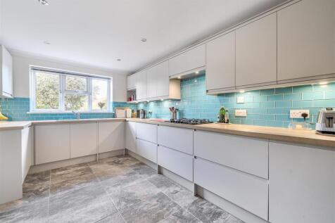 1371604-19-68f7acd9576ea-ARW .jpg