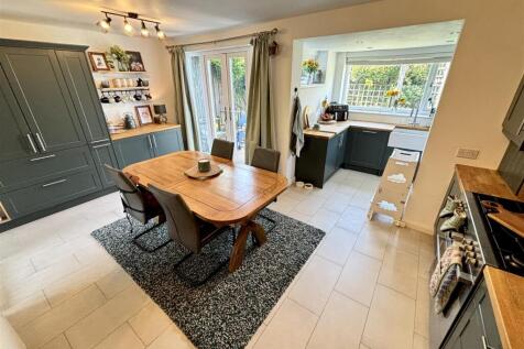 Open Plan Kitchen and Dining Room