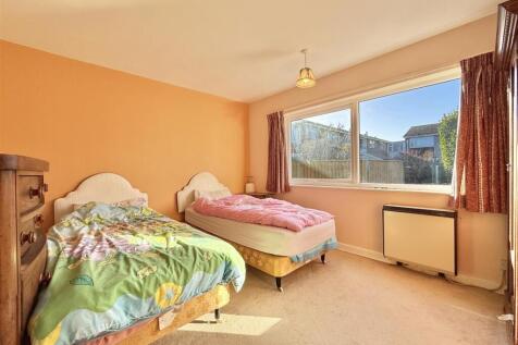 Bedroom 1.jpg